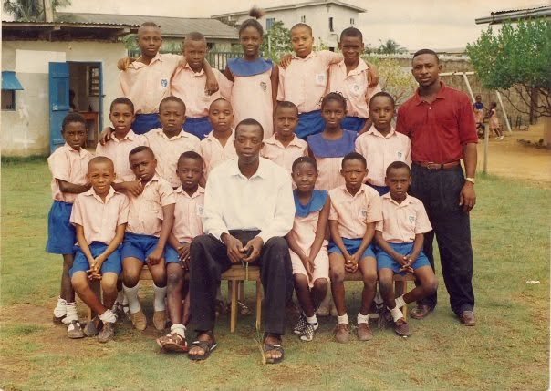 Leslie’s school class posing for a group photograph
